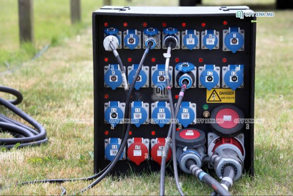 Sử dụng tủ điện tạm thi công an toàn trong công trường